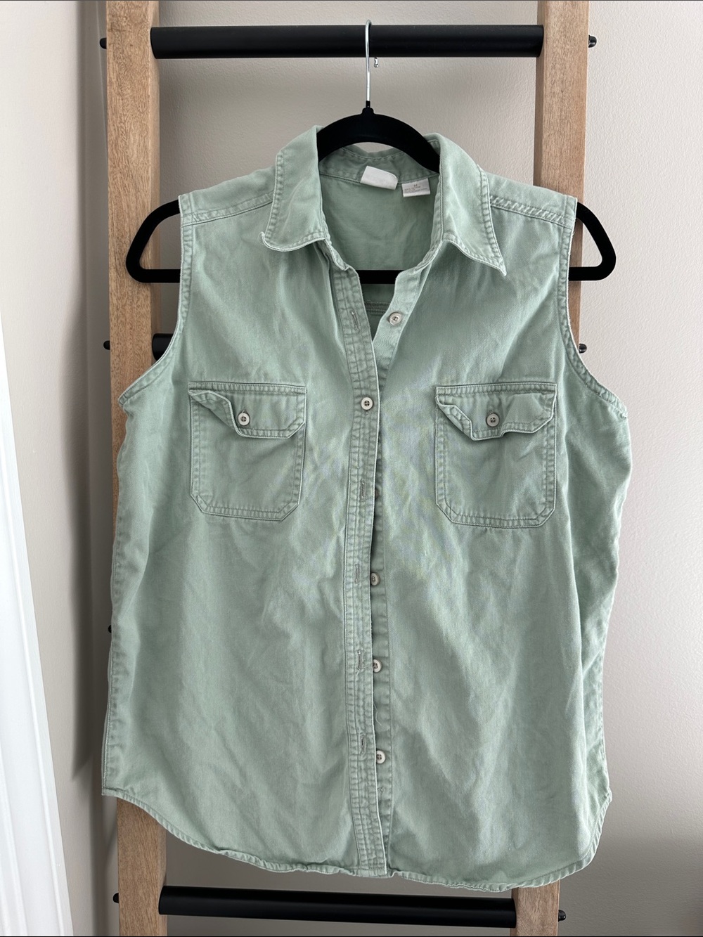 Cherokee sleeveless Button-Up Shirt in Light Sage Green